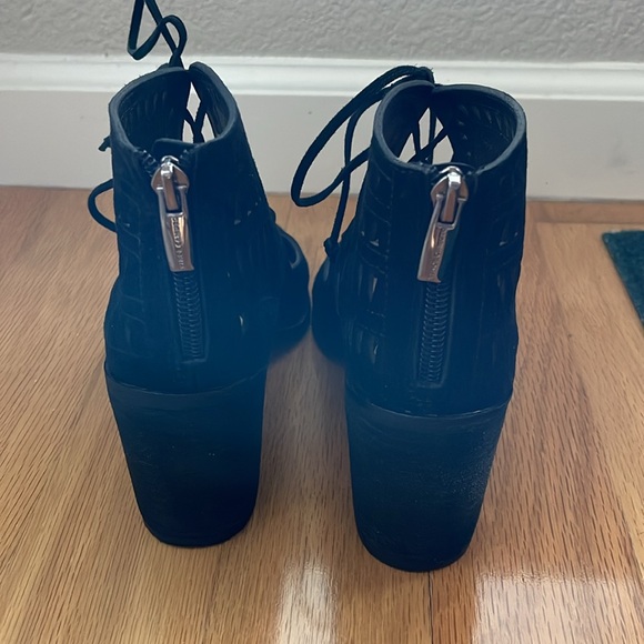 Vince Camuto Women's TARITA Cutout Lace-Up Sandal in Black Size 7W (wide) - Picture 4 of 7